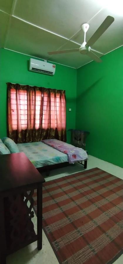 Baiti Homestay Gambang Buitenkant foto